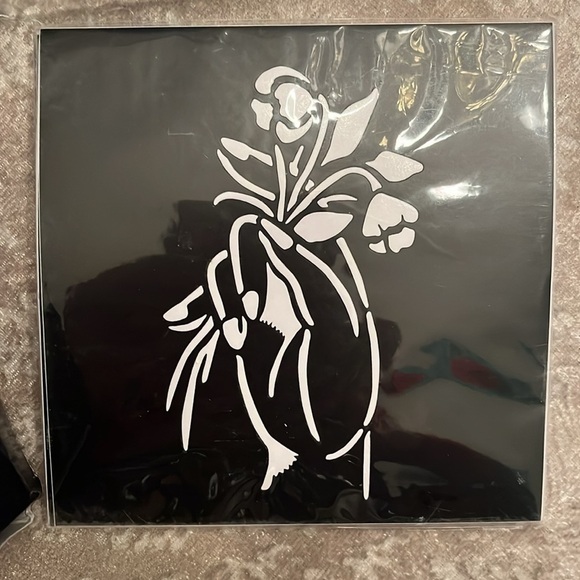 Brand New 8-Color Neon Glow in the Dark UV Paint Kit Brushes Stencils Blacklight - Picture 3 of 12